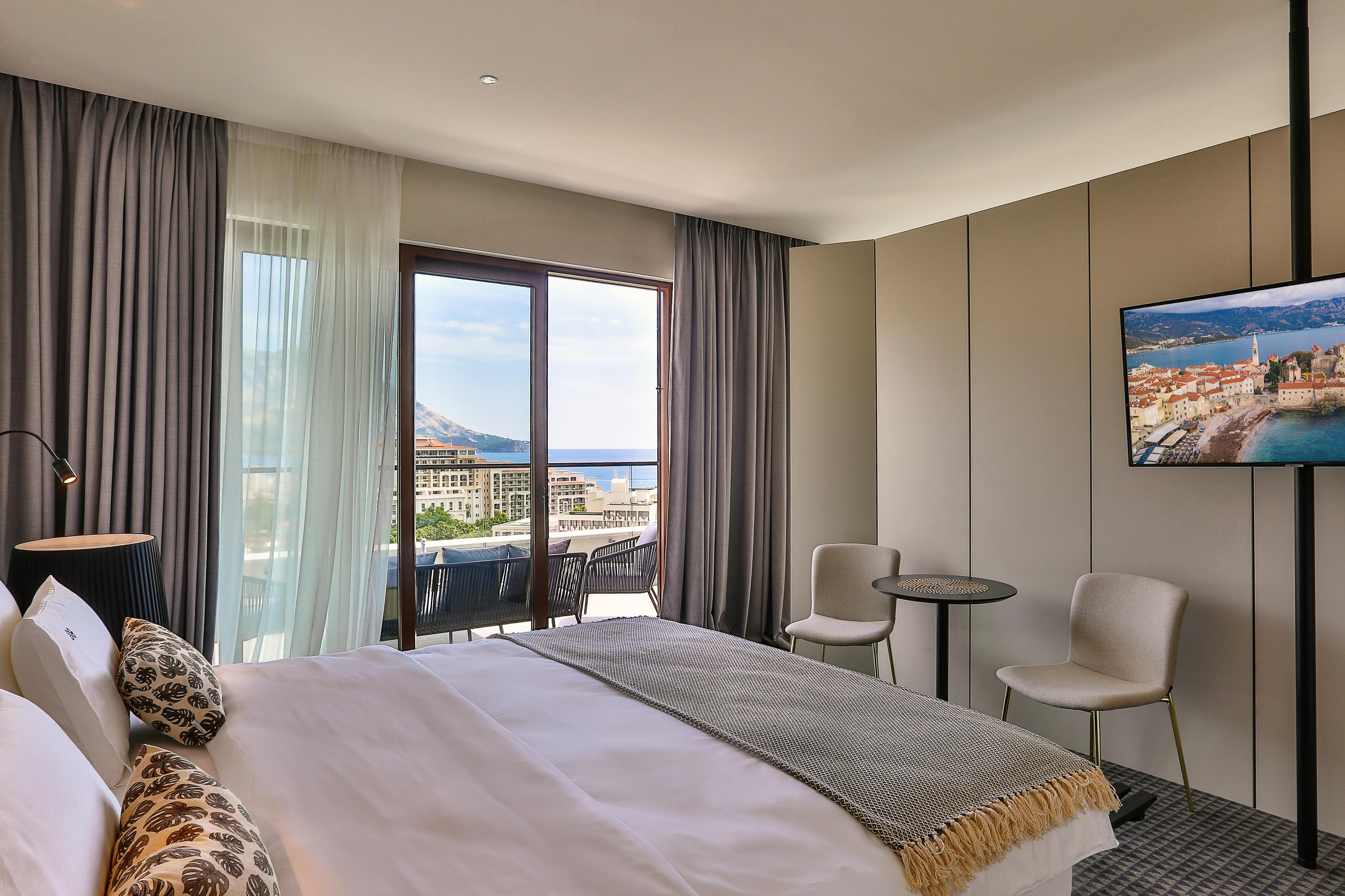 Kalos Hotel 4*