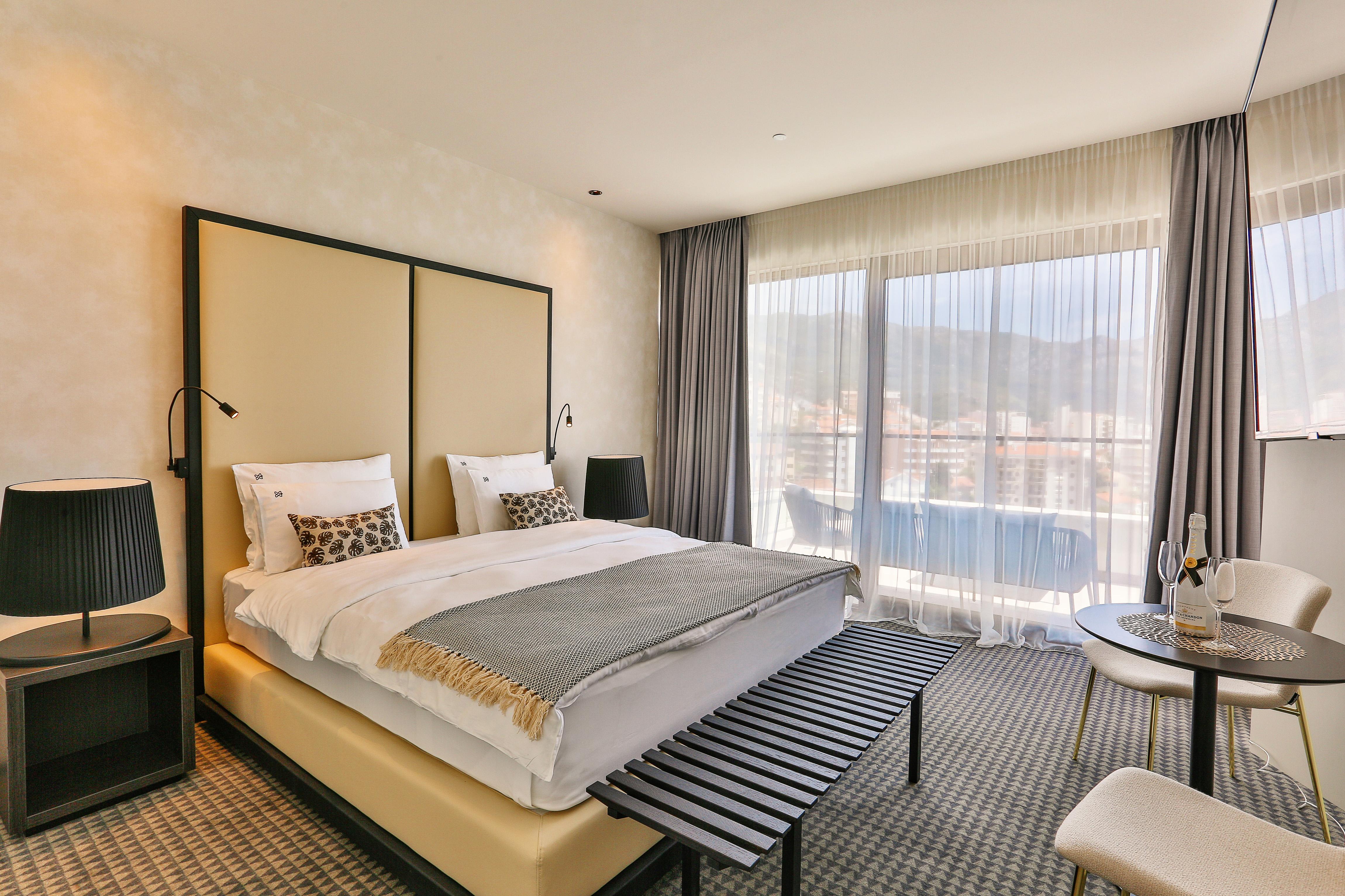 Kalos Hotel 4*