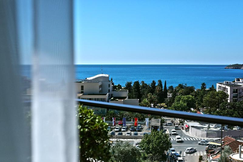 Kalos Hotel 4*